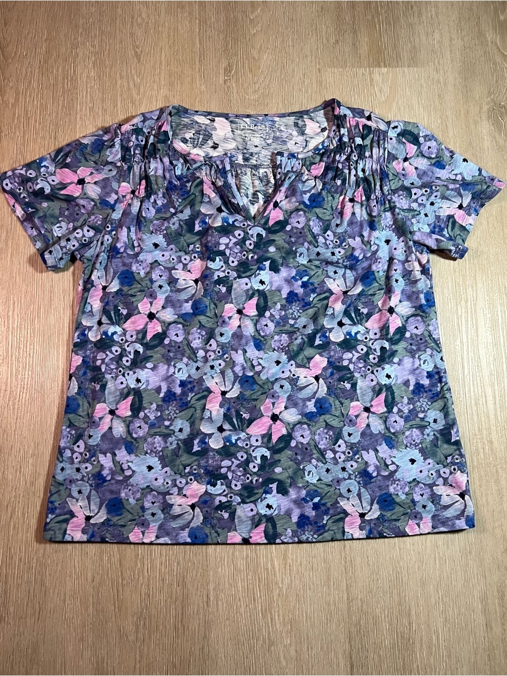 L.L. Bean Floral Blueberry Print Short-Sleeve Women's Size Medium V-Neck Top